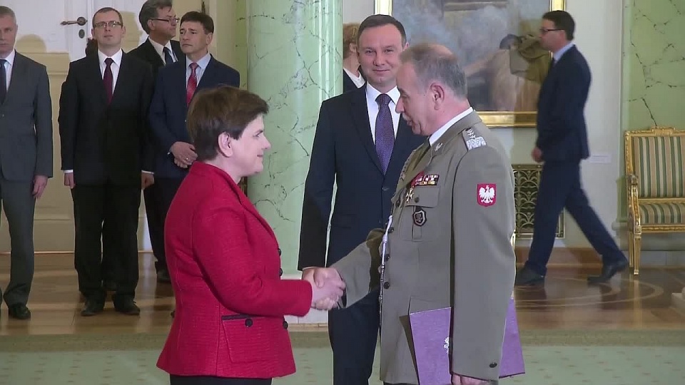 Premier Beata Szydło, prezydent Andrzej Duda i gen. Mieczysław Gocuł. Fot. TVN Meteo/x-news