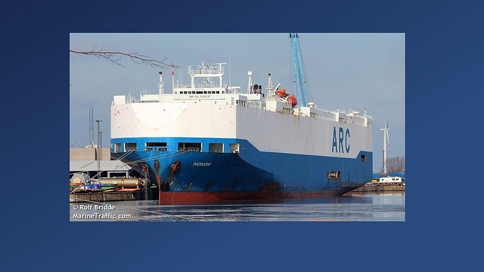 Amerykański samochodowiec "Honor" przypłynął do Szczecina z transportem wojskowym. Fot. www.marinetraffic.com