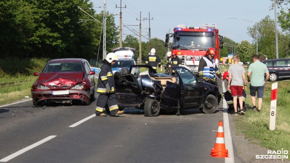 Dwa samochody osobowe zderzyły się w Dobrzycy. Fot. Adam Wójcik [Radio Szczecin]