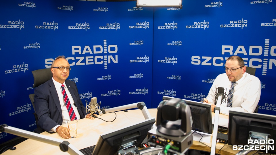 Paweł Szynkaruk w studiu Radia Szczecin. Fot. Konrad Nowak [Radio Szczecin]
