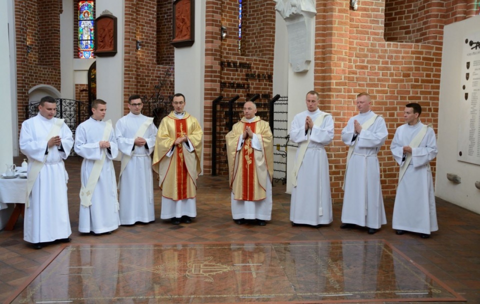 Abp Dzięga udzielił święceń sześciu diakonom. Fot. kleryk Daniel Rynkiewicz