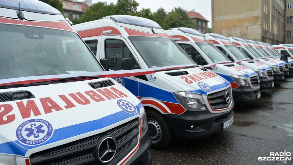 15 nowych ambulansów otrzymała Wojewódzka Stacja Pogotowia Ratunkowego w Szczecinie. Fot. Łukasz Szełemej [Radio Szczecin]