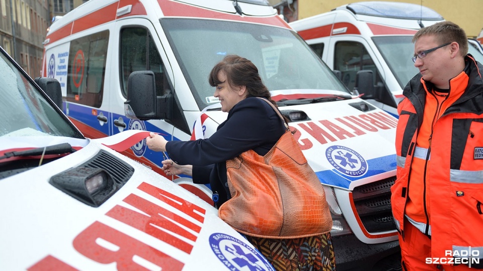 15 nowych ambulansów otrzymała Wojewódzka Stacja Pogotowia Ratunkowego w Szczecinie. Fot. Łukasz Szełemej [Radio Szczecin]