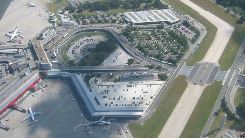 Port lotniczy Berlin-Tegel. Fot. www.wikipedia.org / Tim Pritlove