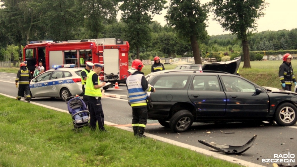 Wypadek w Nowych Bielicach na drodze krajowej nr 6. Fot. Adam Wójcik [Radio Szczecin]