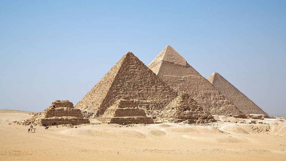 Piramidy w Gizie. Fot. www.wikipedia.org / Ricardo Liberato