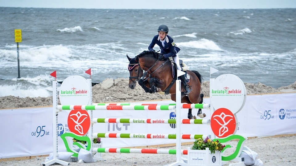 Ponad stu zawodników wystartowało w pierwszych w Europie zawodach jeździeckich na plaży. Fot. Izabela Kalinowska