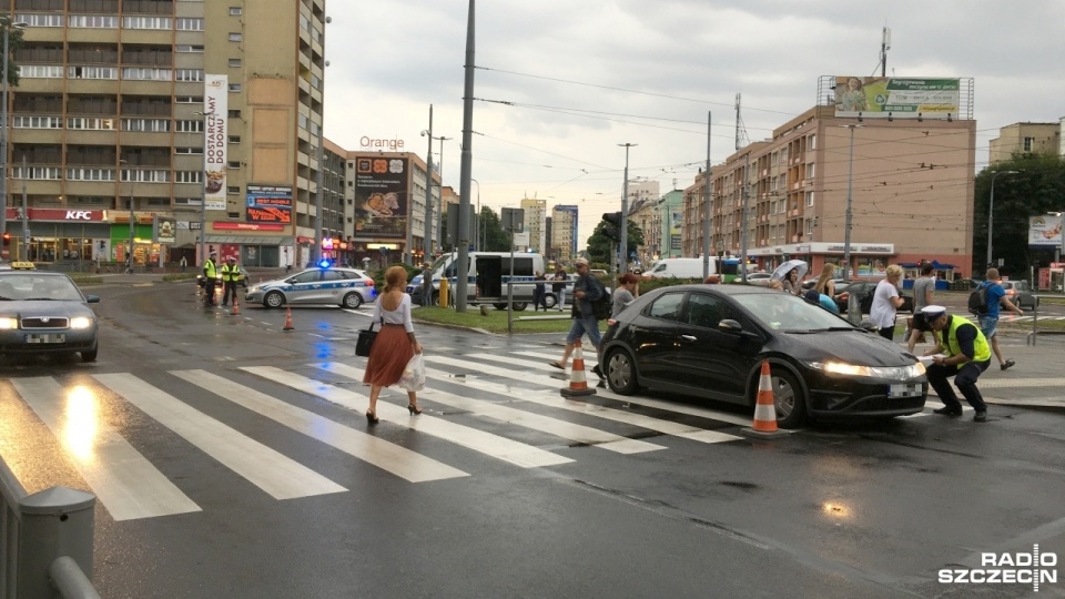 Dwie osoby zostały potrącone na Placu Rodła w Szczecinie. Fot. Michał Elmerych [Radio Szczecin]