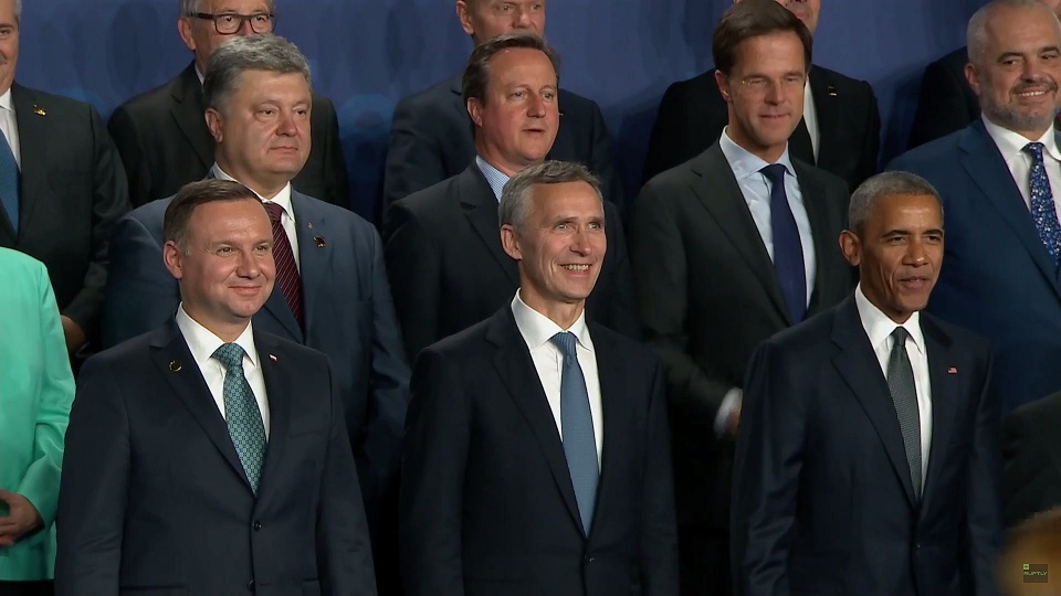 Szczyt NATO w Warszawie. Od lewej: Prezydent Andrzej Duda, szef NATO Jens Stoltenberg i Prezydent USA Barack Obama. Fot. Ruptly TV