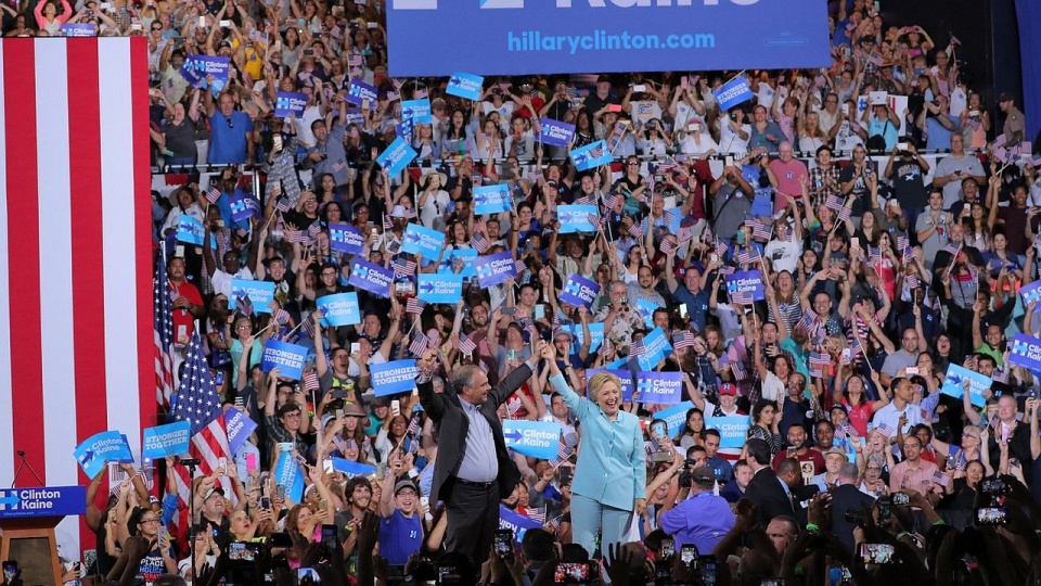 Hilary Clinton i jej kandydat na wiceprezydenta Tim Kaine podczas wiecu. Fot. Hilary Clinton Twitter