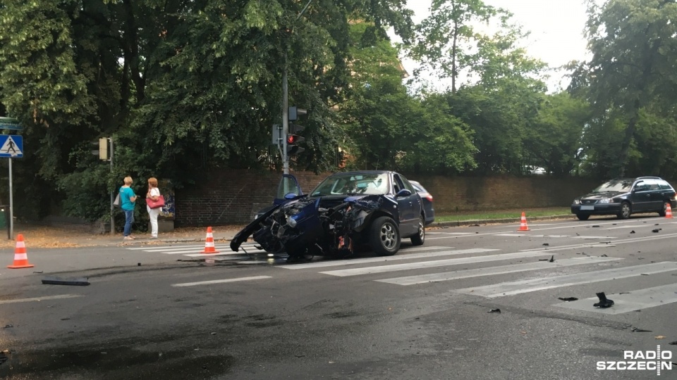 Wypadek na skrzyżowaniu ul. Monte Cassino i Piotra Skargi w Szczecinie. Fot. Sylwia Polachowska [Radio Szczecin]