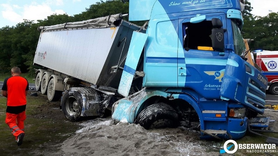 Zderzenie dwóch ciężarówek na na drodze krajowej nr 31. Fot. Obserwator Nadodrzański