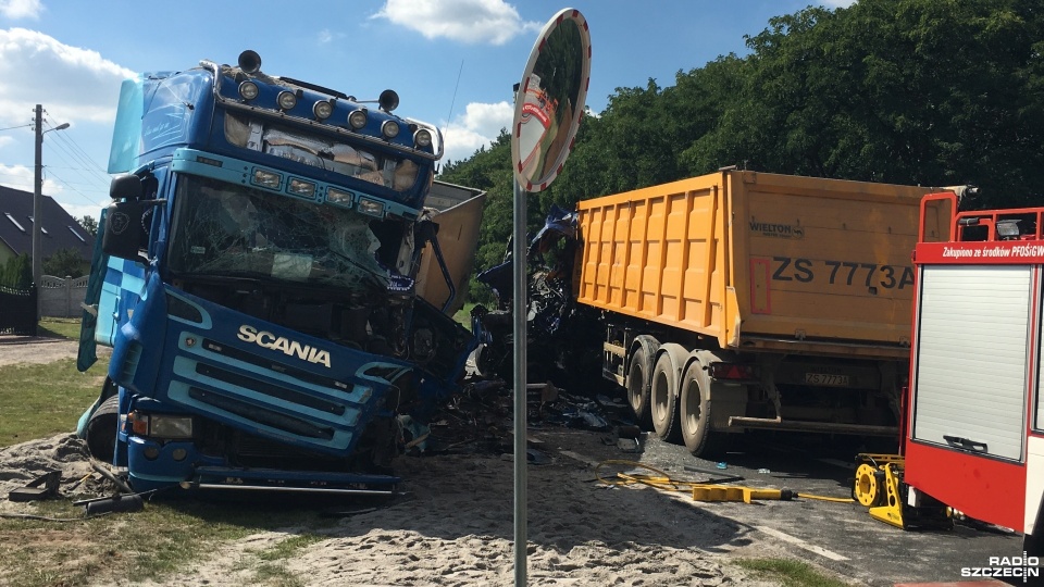 Zderzenie dwóch ciężarówek na na drodze krajowej nr 31. Fot. Piotr Rakowski [Radio Szczecin]