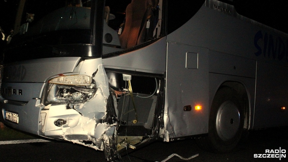 Rejsowy autobus zderzył się z samochodem osobowym. Fot. Adam Wójcik [Radio Szczecin]