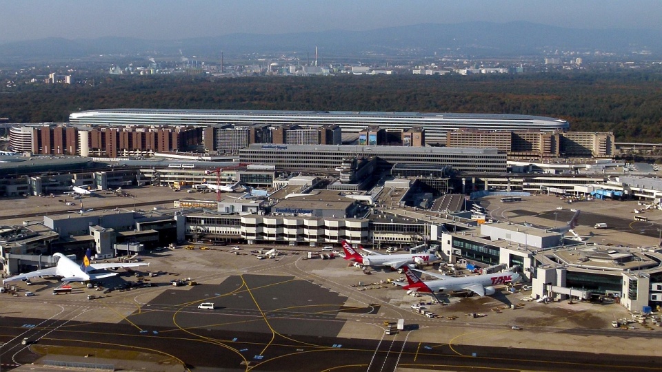 Port lotniczy we Frankfurcie. Fot. wikipedia.org/Brücke-Osteuropa