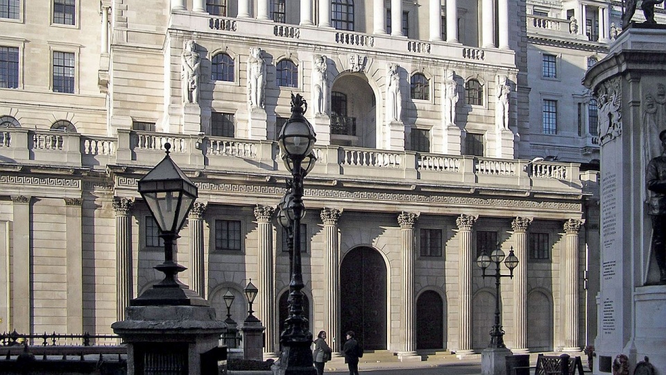 Gmach Banku Centralnego Wielkiej Brytanii w Londynie. Fot. wikimedia.org/Adrian Pingstone