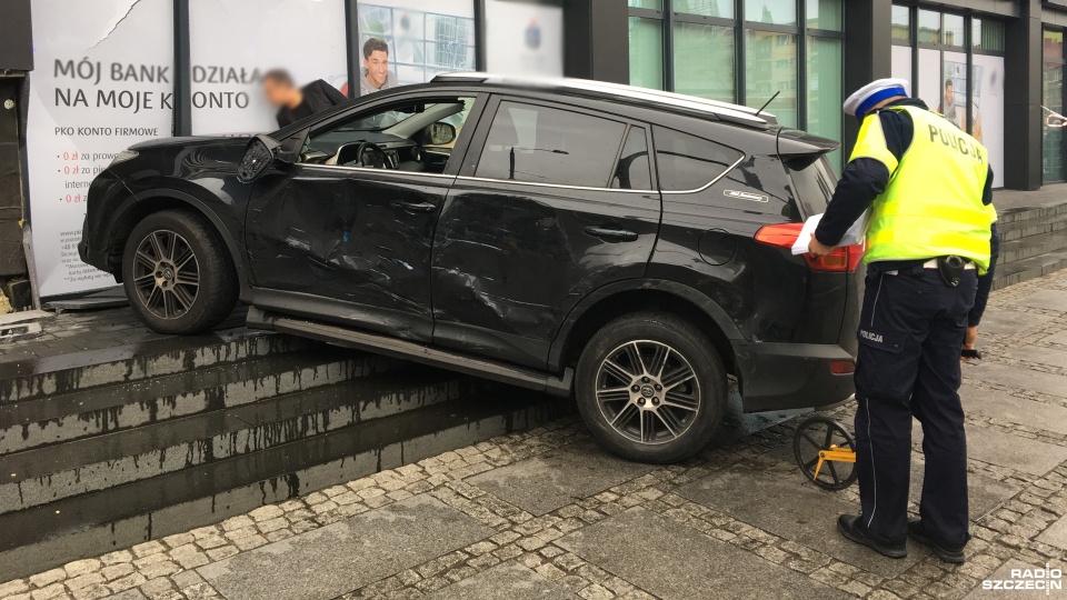 Wypadek na wysokości Bramy Portowej w Szczecinie. Fot. Andrzej Kutys [Radio Szczecin]
