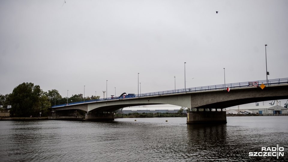Rozpoczęła się rozbiórka Mostu Cłowego w Szczecinie. Fot. Konrad Nowak [Radio Szczecin]