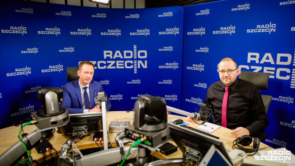 Arkadiusz Litwiński w studiu Radia Szczecin. Fot. Konrad Nowak [Radio Szczecin]