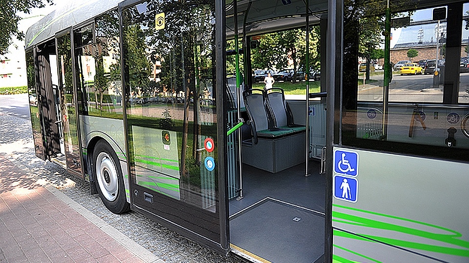 Pierwsze autobusy hybrydowe pojawiły się w Szczecinie w 2013 r. Fot. Łukasz Szełemej [Radio Szczecin/Archiwum]