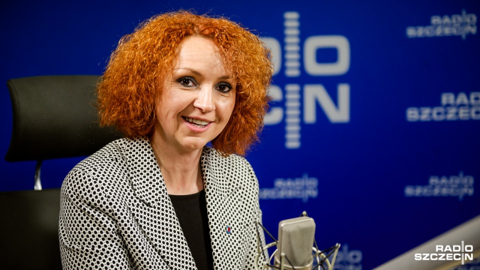 Joanna Agatowska w studiu Radia Szczecin. Fot. Konrad Nowak [Radio Szczecin]