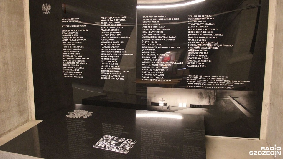 W dolnym kościele również tablica z nazwiskami tych, którzy zginęli w Smoleńsku 10 kwietnia 2010 roku. Fot. Piotr Kołodziejski [Radio Szczecin]