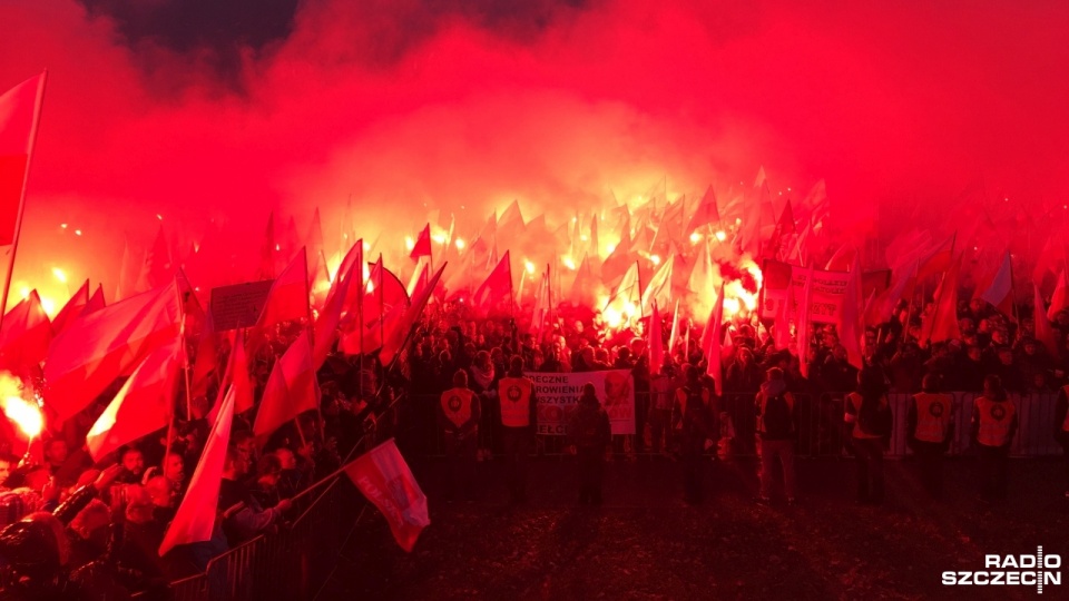 Marsz Niepodległości na ulicach Warszawy. Fot. Kamil Nieradka [Radio Szczecin]