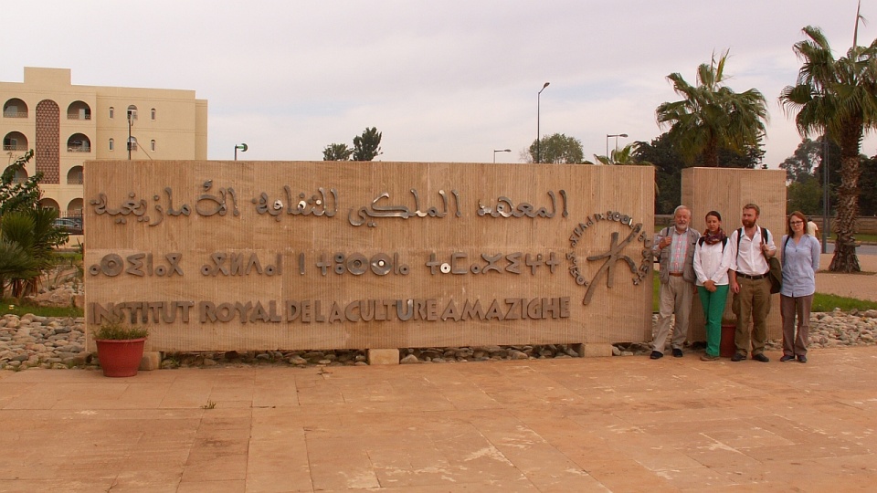 Zespół przed Institut Royal de la Culture Amazighe w Rabacie. Fot. P. Maliński
