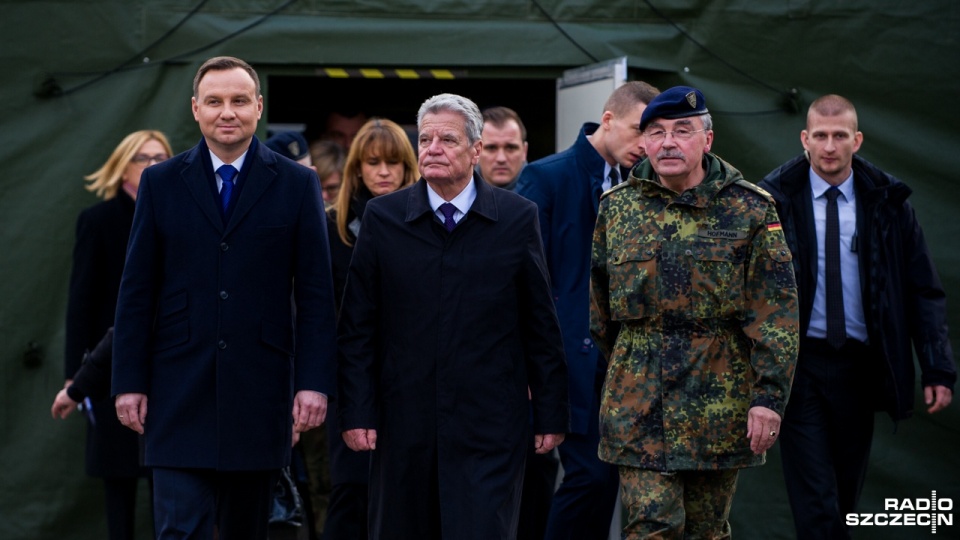 Prezydent RP Andrzej Duda i prezydent Niemiec Joachim Gauck w korpusie NATO w Szczecinie. Fot. Olaf Nowicki [Radio Szczecin]