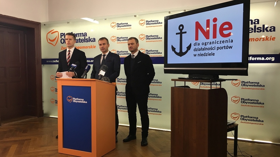 Konferencja PO od lewej: Arkadiusz Marchewka, Norbert Obrycki i Sławomir Nitras. Fot. Natalia Skawińska [Radio Szczecin]