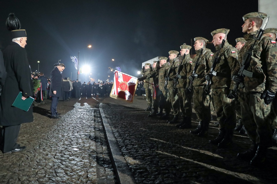 Uroczystości przed pomnikiem ku czci górników kopalni „Wujek” poległych 16 grudnia 1981 roku. Fot. Krzysztof Sitkowski / KPRP