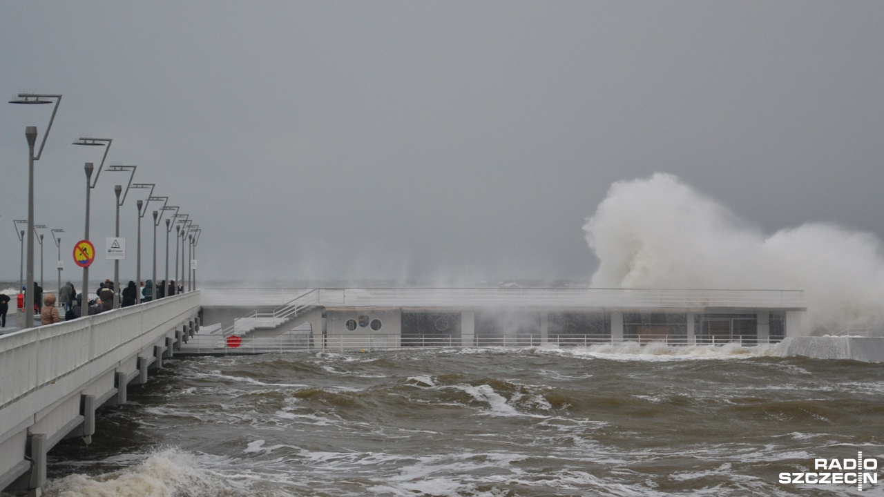 Synoptycy ostrzegają przed silnym wiatrem na Wybrzeżu i przed sztormem na Bałtyku.