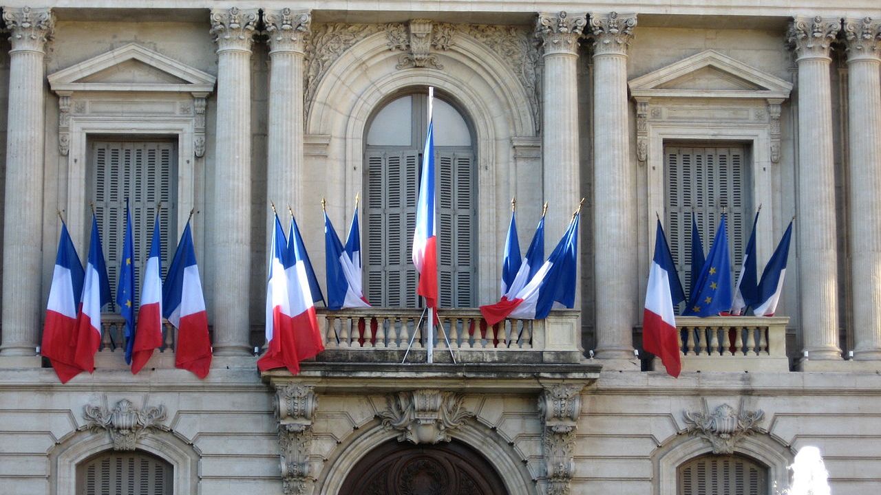 Francuzi wolą błyskotki. Komentarze po wyborach we Francji