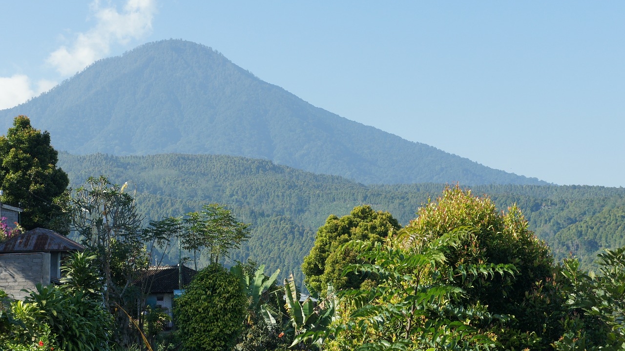 Wulkan Agung grozi wybuchem. Alarm i wielka ewakuacja na Bali