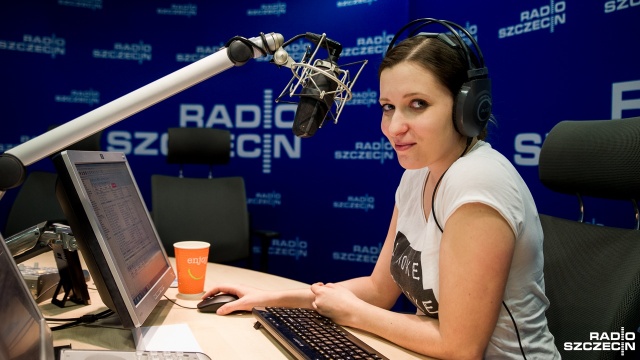 Paulina Sawicka podczas programu "Radio Szczecin w pracy". Fot. Olaf Nowicki [Radio Szczecin] Słuchacze poprowadzili program Radia Szczecin [ZDJĘCIA]
