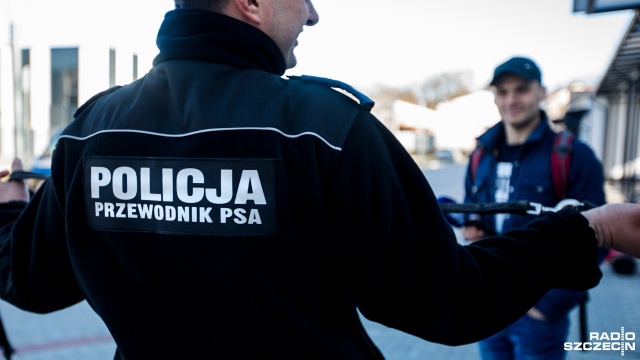 Fot. Weronika Łyczywek [Radio Szczecin] Czworonożne wsparcie policji w Gryfinie [WIDEO, ZDJĘCIA]