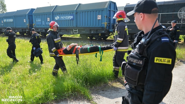 Fot. Łukasz Szełemej [Radio Szczecin] Kontrolowane zderzenie pociągu z autobusem w Policach [WIDEO, ZDJĘCIA]