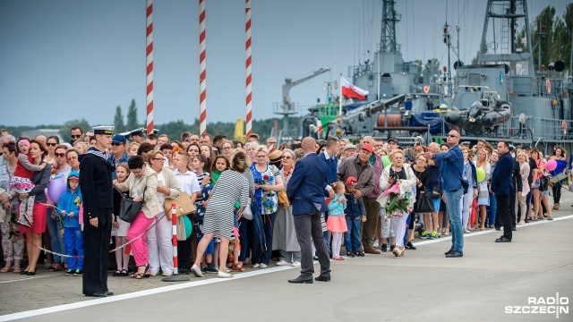 Powitanie okrętu ORP Kontradmirał Xawery Czernicki w Świnoujściu. Fot. Olaf Nowicki [Radio Szczecin] ORP Kontradmirał Xawery Czernicki wrócił do Świnoujścia [ZDJĘCIA]