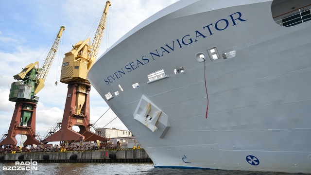 Seven Seas Navigator zawitał do Szczecina - ten ponad 170-metrowy wycieczkowiec cumuje w porcie nieopodal wyspy Grodzkiej. Fot. Łukasz Szełemej [Radio Szczecin] Słynny Seven Seas Navigator zacumował w Szczecinie [WIDEO, ZDJĘCIA]