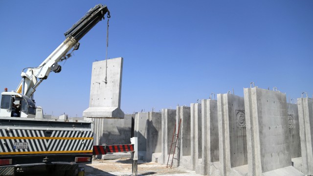Turcja zakończyła budowę muru na granicy z Syrią i Irakiem
