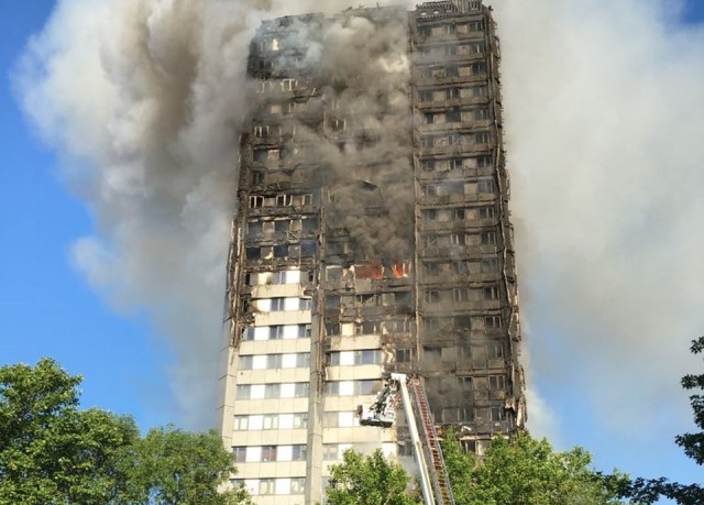 Pożar wieżowca w Londynie. Trwa ewakuacja
