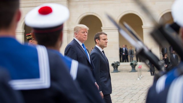 Prezydent USA we Francji. Komentarze amerykańskich mediów
