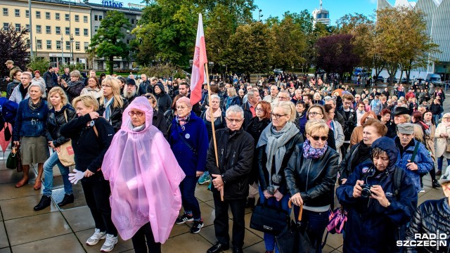 Czarny wtorek w Szczecinie i regionie. Kobiety wyszły na ulice, ale już nie tak licznie [ZDJĘCIA]