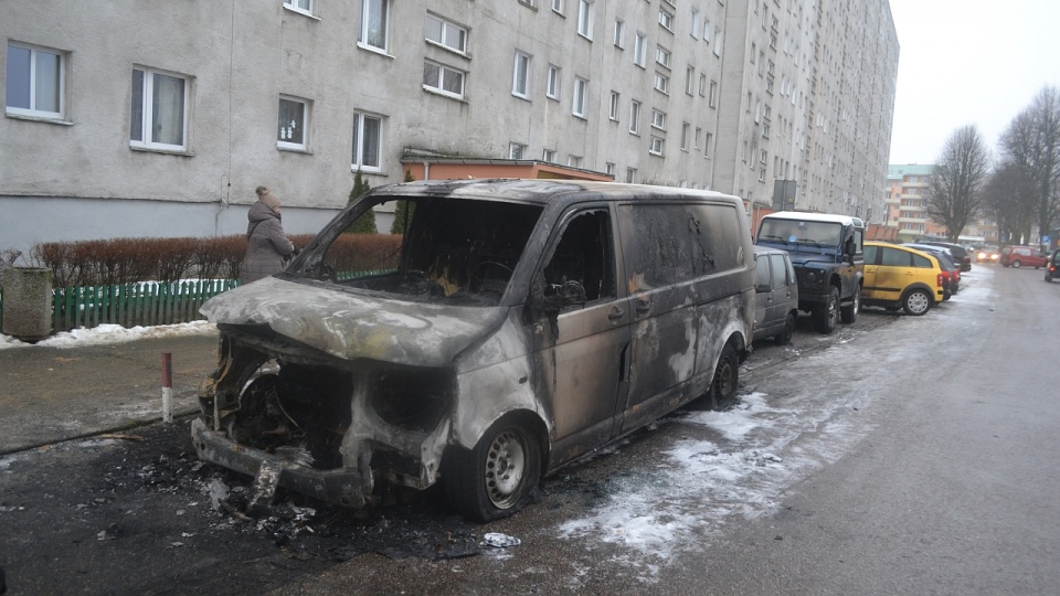 W czwartek w Kołobrzegu na jednym z parkingów paliło się sześć samochodów. Fot. Przemysław Polanin [Radio Szczecin]