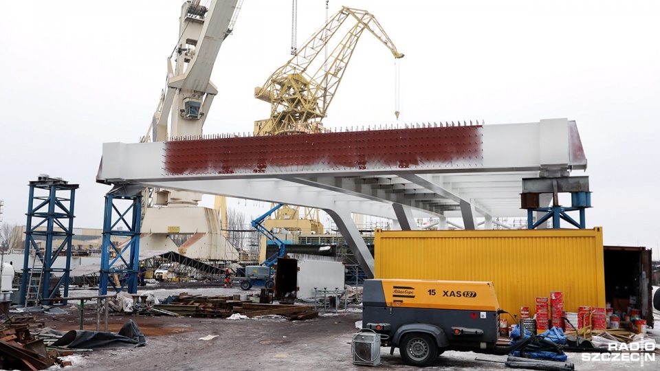 Most, którego koszt przekroczył 120 milionów złotych, trafi do Norwegii. Będzie zamontowany nad fiordem w miejscowości Loftesnes. Fot. Weronika Łyczywek [Radio Szczecin]