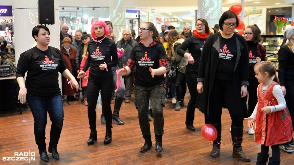 Szczecińska akcja "One Billion Rising - Nazywam się Miliard". Fot. Łukasz Szełemej [Radio Szczecin]