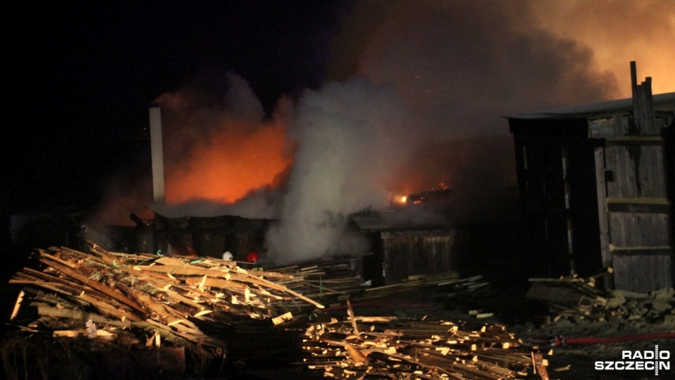 Pożar tartaku w miejscowości Strachomino. Fot. Adam Wójcik [Radio Szczecin]