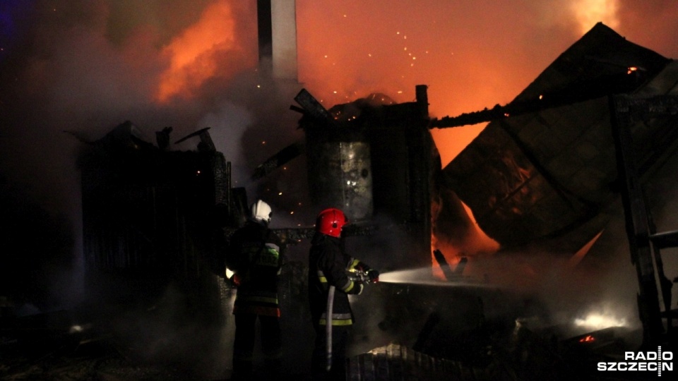 Pożar tartaku w miejscowości Strachomino. Fot. Adam Wójcik [Radio Szczecin]