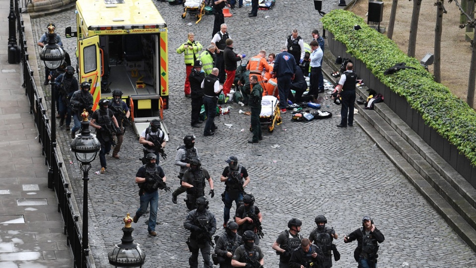 Strzelanina przed budynkiem brytyjskiego parlamentu w Londynie. Fot. Twitter: R Jazz
