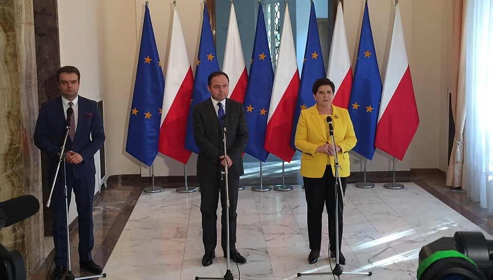 W imieniu polskiego rządu pod deklaracją podpis złożyła premier Beata Szydło. Na konferencji prasowej mówiła, że podpisanie dokumentu to ważny krok na drodze odbudowy jedności Unii. Fot. twitter.com/PremierRP